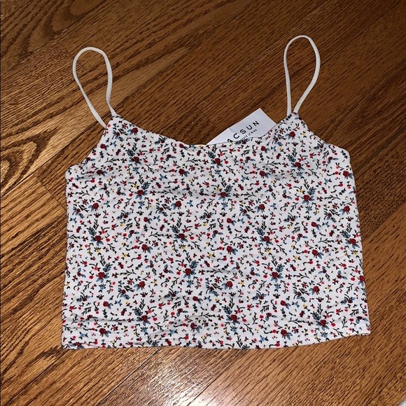 PacSun Tops - PACSUN flower crop top